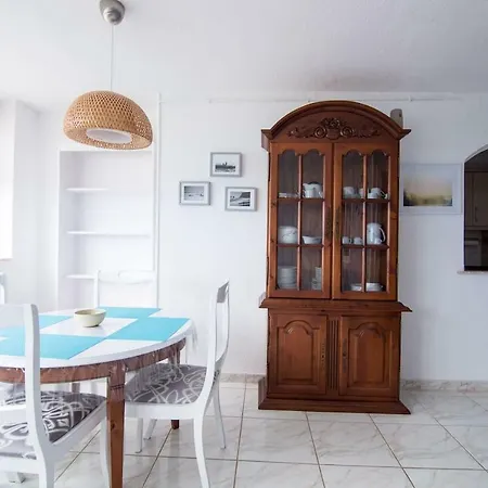 Bonito Apartamento De Dos Dormitorios *